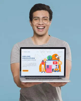 中枪手拿笔记本电脑