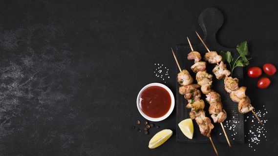 熟肉蔬菜串番茄酱