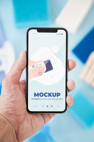 带清洁功能的手持智能手机正面图