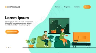 两个快乐兴奋的孩子坐在沙发上看电视，拿着游戏机玩电子游戏