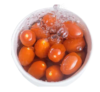 泡在水中的小番茄 泡在水中的小番茄