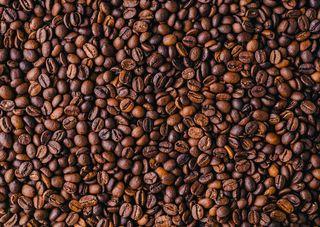 烤新鲜咖啡豆背景-完美的酷墙纸