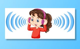 戴着降噪耳机的女孩