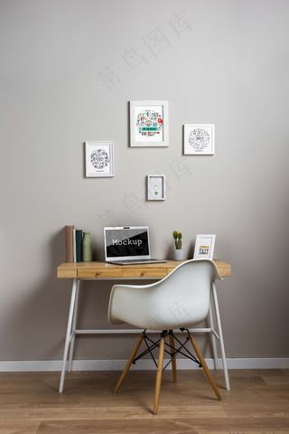 小桌子上的笔记本电脑模型样机