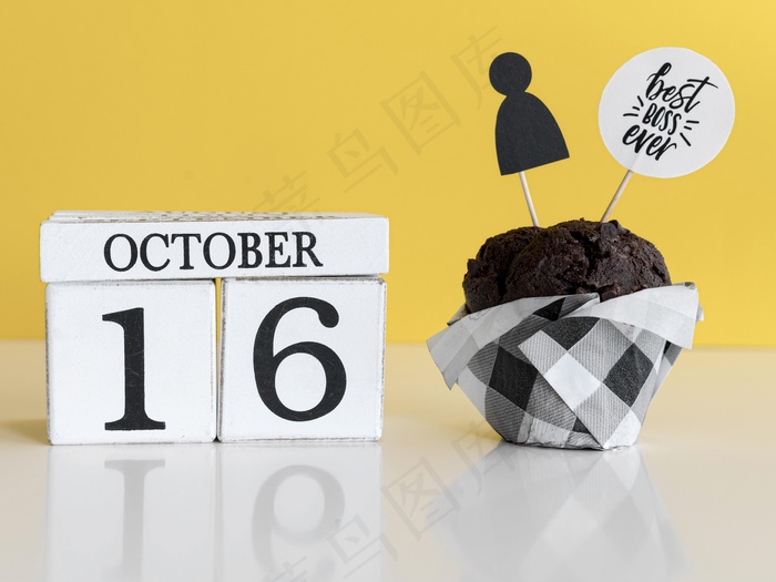 桌上老板的惊喜纸杯蛋糕