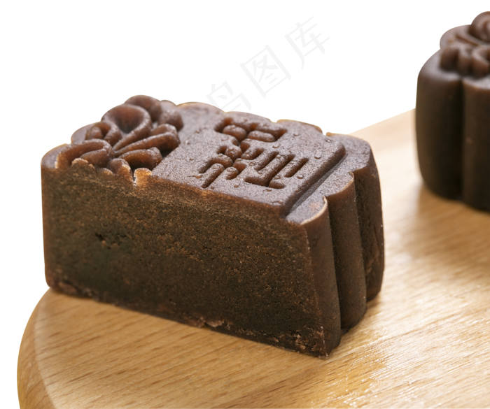 切开的巧克力月饼