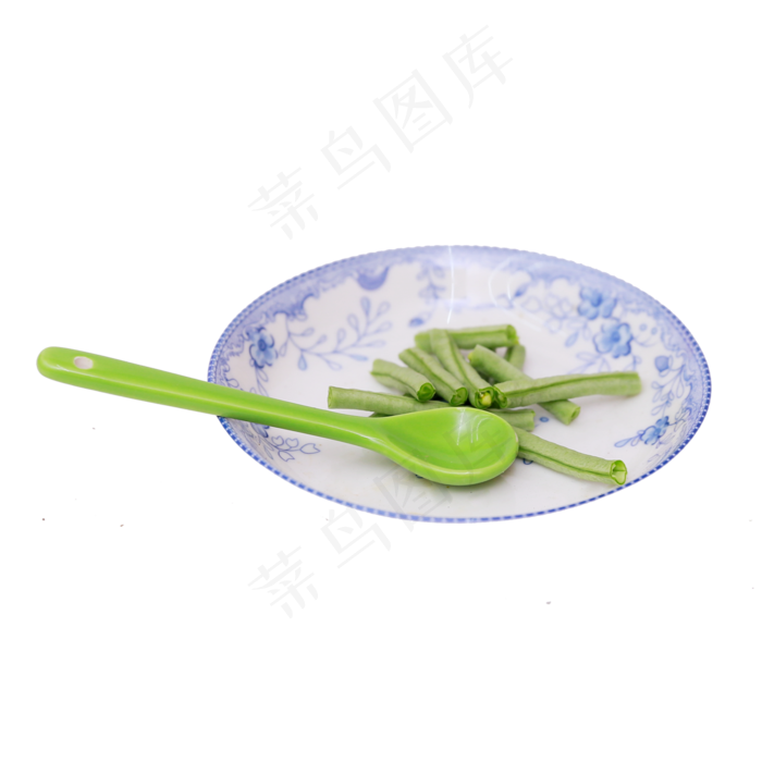 盛放在碟子里的长豆角