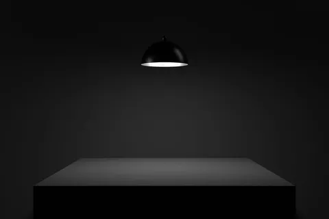 黑暗中的桌子。3d渲染。 黑暗中的桌子。3d渲染。