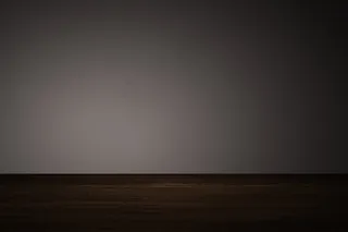 有木地板产品背景的简单的深褐色墙壁