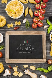 黑板和意大利食物安排