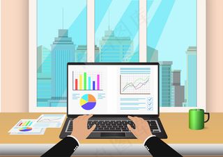 在键盘上手动键入，在笔记本电脑显示器上使用电子表格