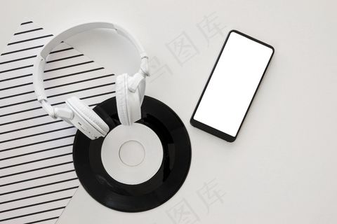 白色背景上音乐元素的排列