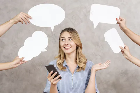 被言语泡泡包围的可爱女人 被言语泡泡包围的可爱女人