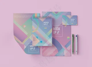 带纸笔记本的平放与几何设计