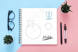 用植物和玻璃将桌面平放