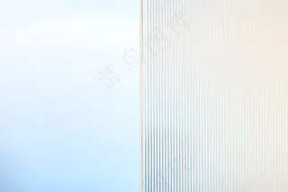 带图案玻璃的蓝色产品背景