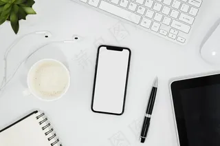 平放在桌上的智能手机模型样机