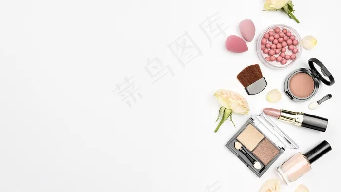 白色背景上有复印空间的不同化妆品包装