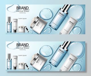 一套含有面部精华、保湿霜和面霜的热水化妆品。蓝色气泡背景