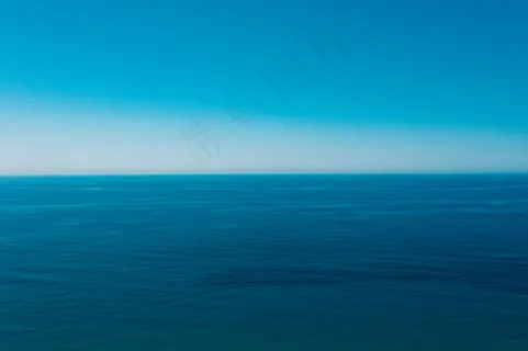 海蓝天空背景。 海蓝天空背景。