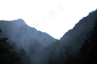 绵延起伏险峻的山峰