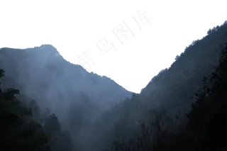 绵延起伏险峻的山峰