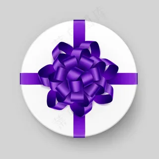 白色圆形礼盒，带闪亮的紫紫色蝴蝶结和丝带俯视特写，背景上独立