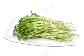 一盘绿色蔬菜豌豆苗
