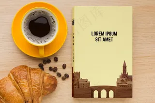 在木制背景上配上一杯咖啡的封面构图