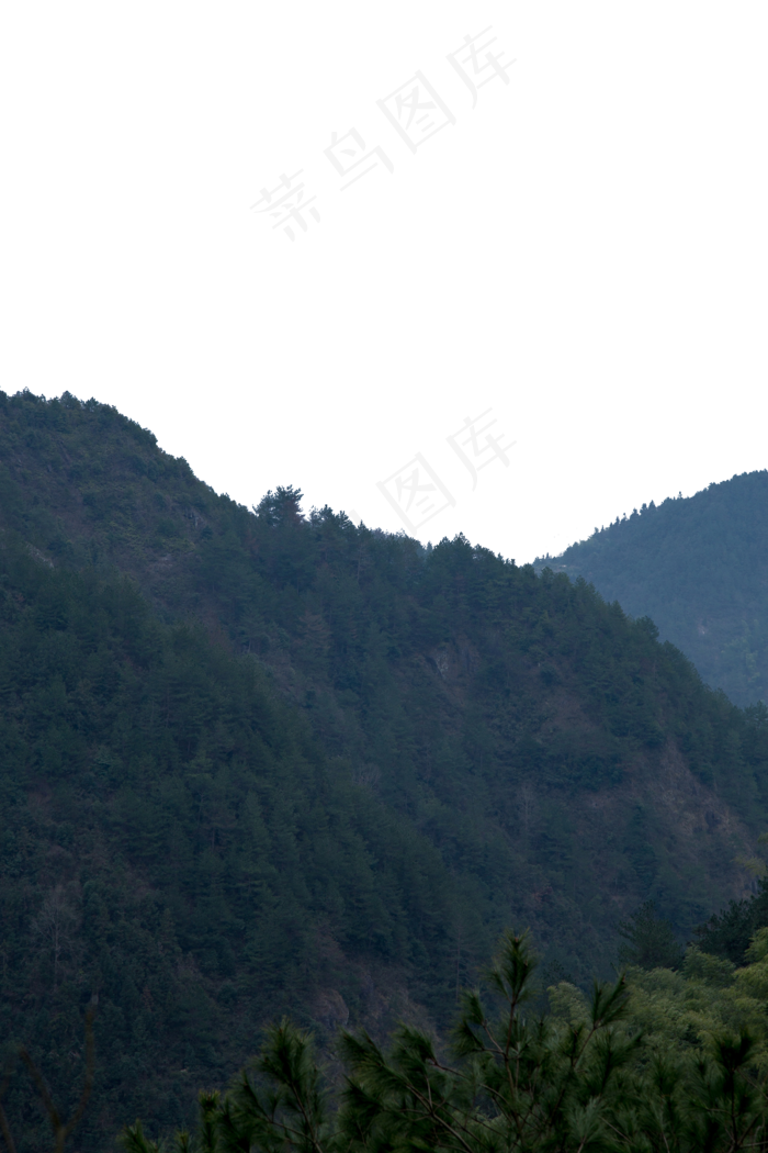 绵延起伏险峻的山峰