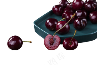 一盘子车厘子新鲜水果
