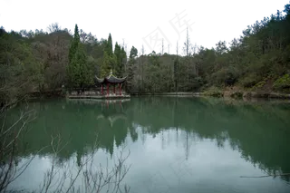 风景秀丽山清水秀的画面