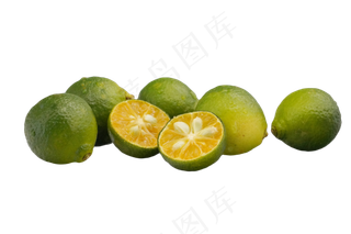 切开绿色青柠