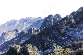 陡峭风景秀丽的山峰