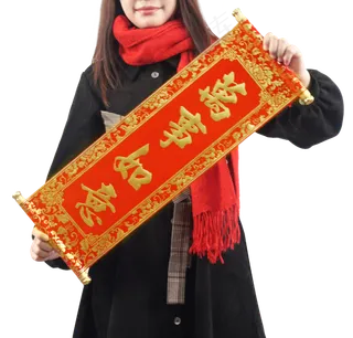 女生手拿春联拜年祝福,免抠元素