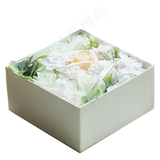 一盒白玫瑰的花朵礼盒免扣图