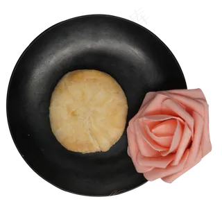 实拍盘子早餐烧饼和奶油装饰物品