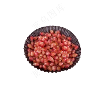 一小碟晶莹的石榴籽