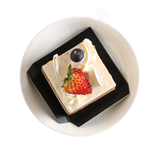 俯视图白色盘子里的水果蛋糕,免抠元素