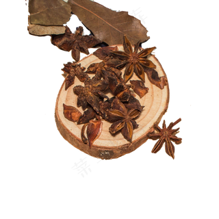 放在碟子上的一堆八角香叶免抠图