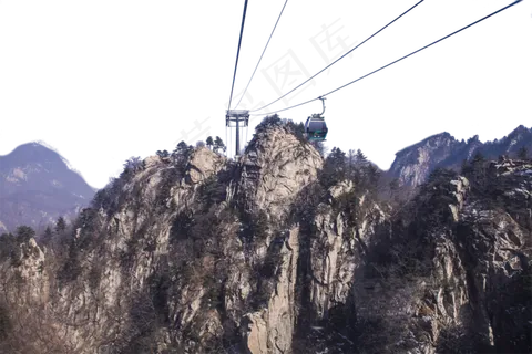 绵延起伏陡峭的大山