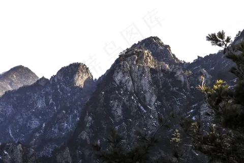 绵延起伏陡峭的大山