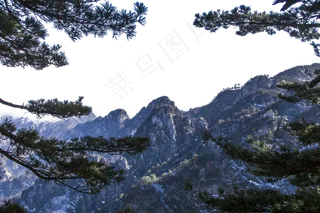 风景秀丽绵延起伏的山峰