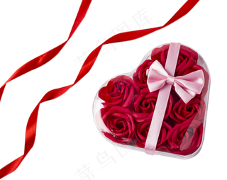 心形玫瑰和丝带