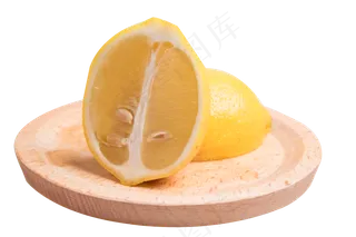 柠檬黄色切半夏日水果木制盘子