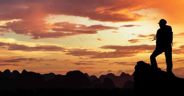 创意合成夕阳下成功登顶人物剪影 创意合成夕阳下成功登顶人物剪影