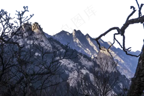 连绵起伏陡峭的大山 连绵起伏陡峭的大山