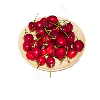 木盘上的红色樱桃