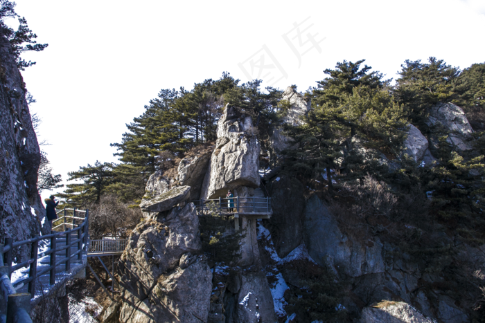 陡峭风景秀丽的山峰