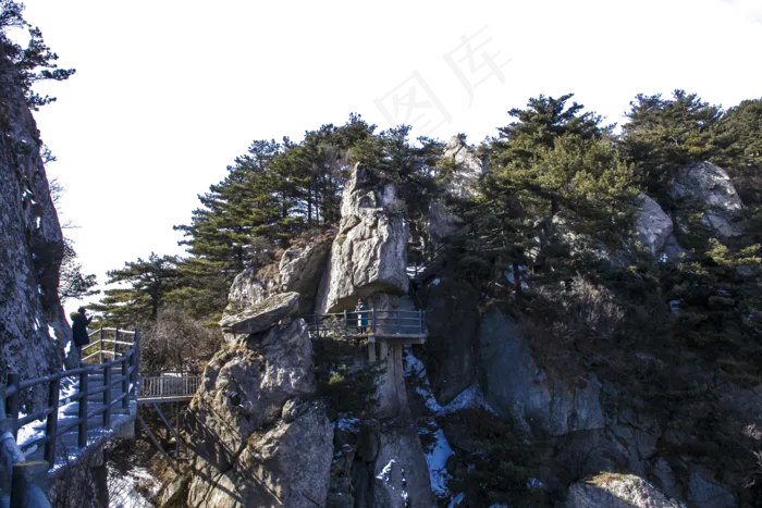 陡峭风景秀丽的山峰(2400X1600(DPI:300))psd模版下载